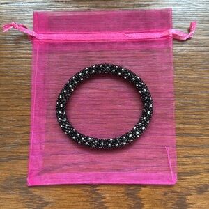 🪩Sashka black/silver glass beaded bracelet.